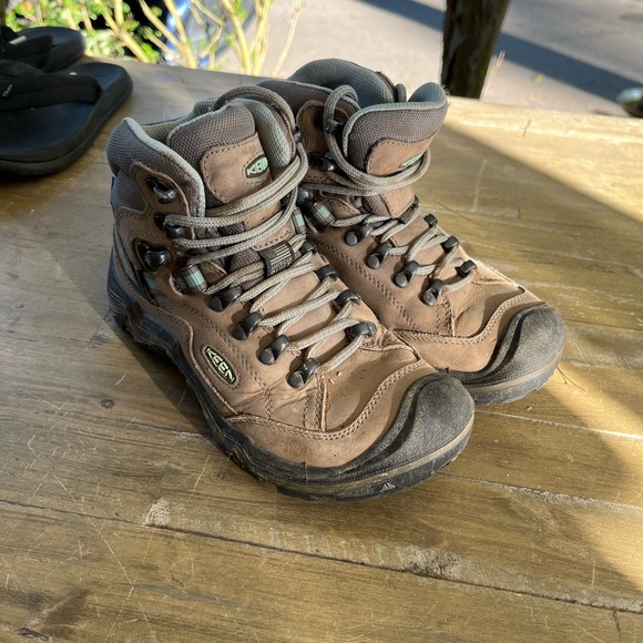 Keen Tan and Gray Hiking Boots W6 - Picture 1 of 6